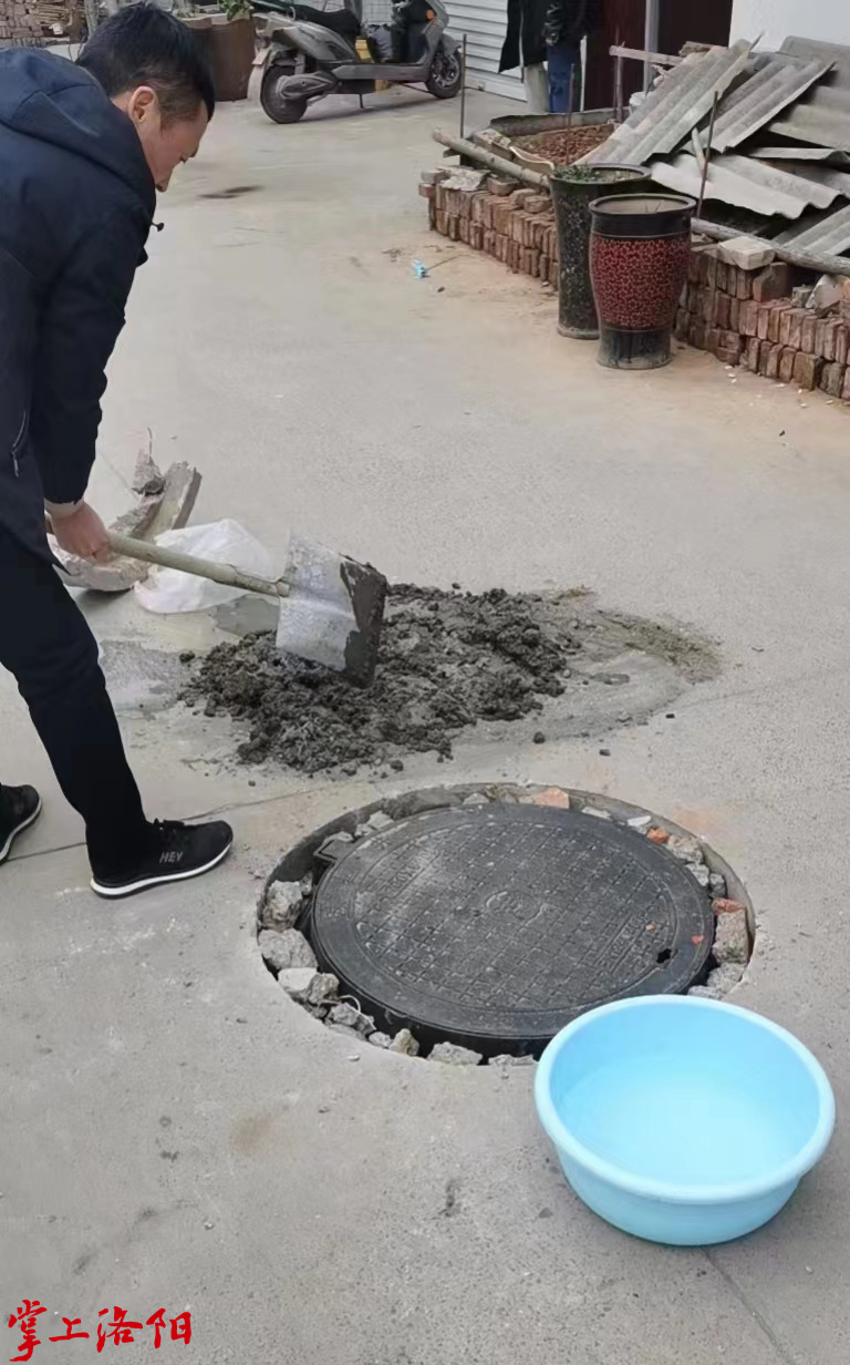 居民反映窨井盖存在安全隐患 洛龙区：马上换新